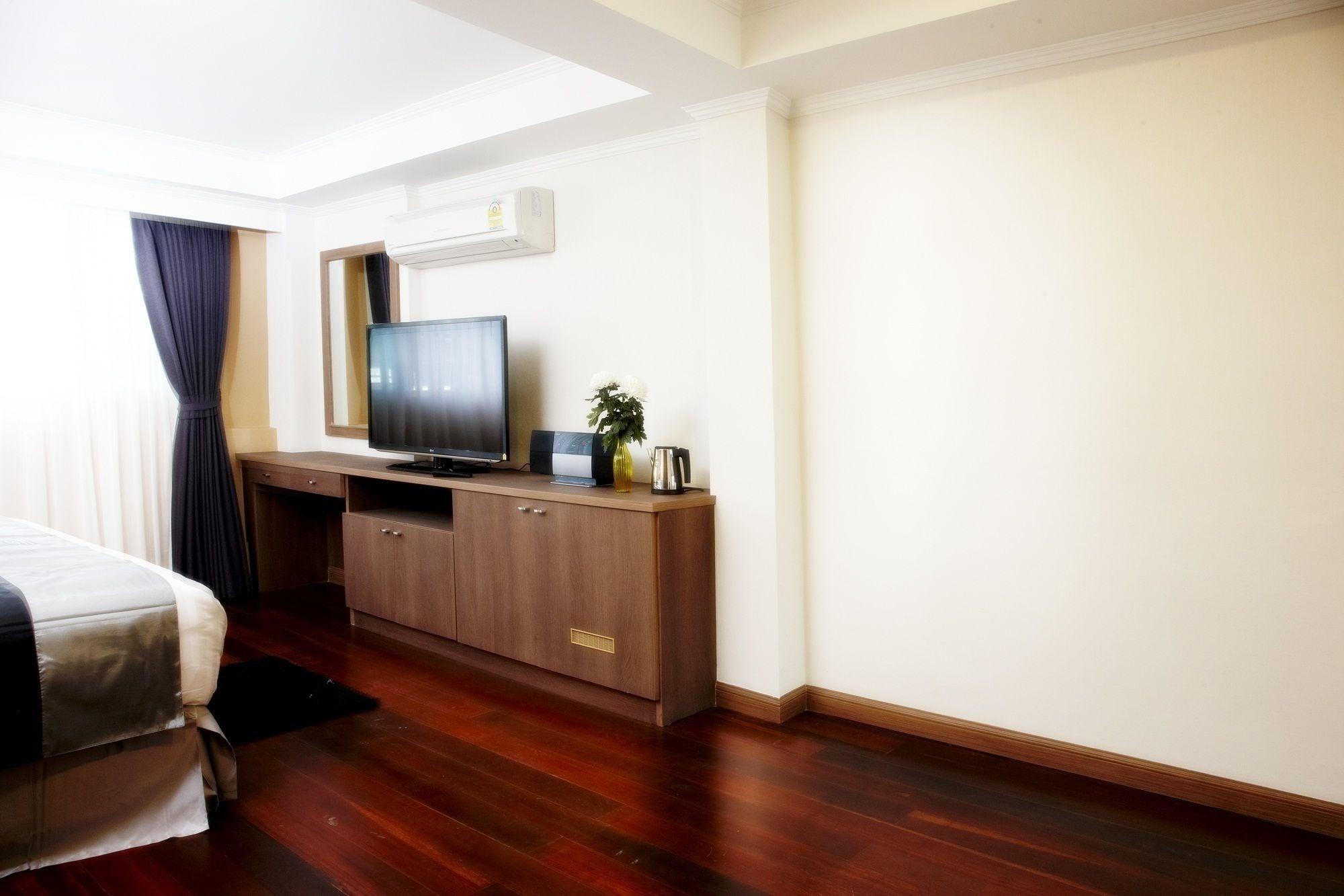 Poste 43 Residence Bangkok Bagian luar foto