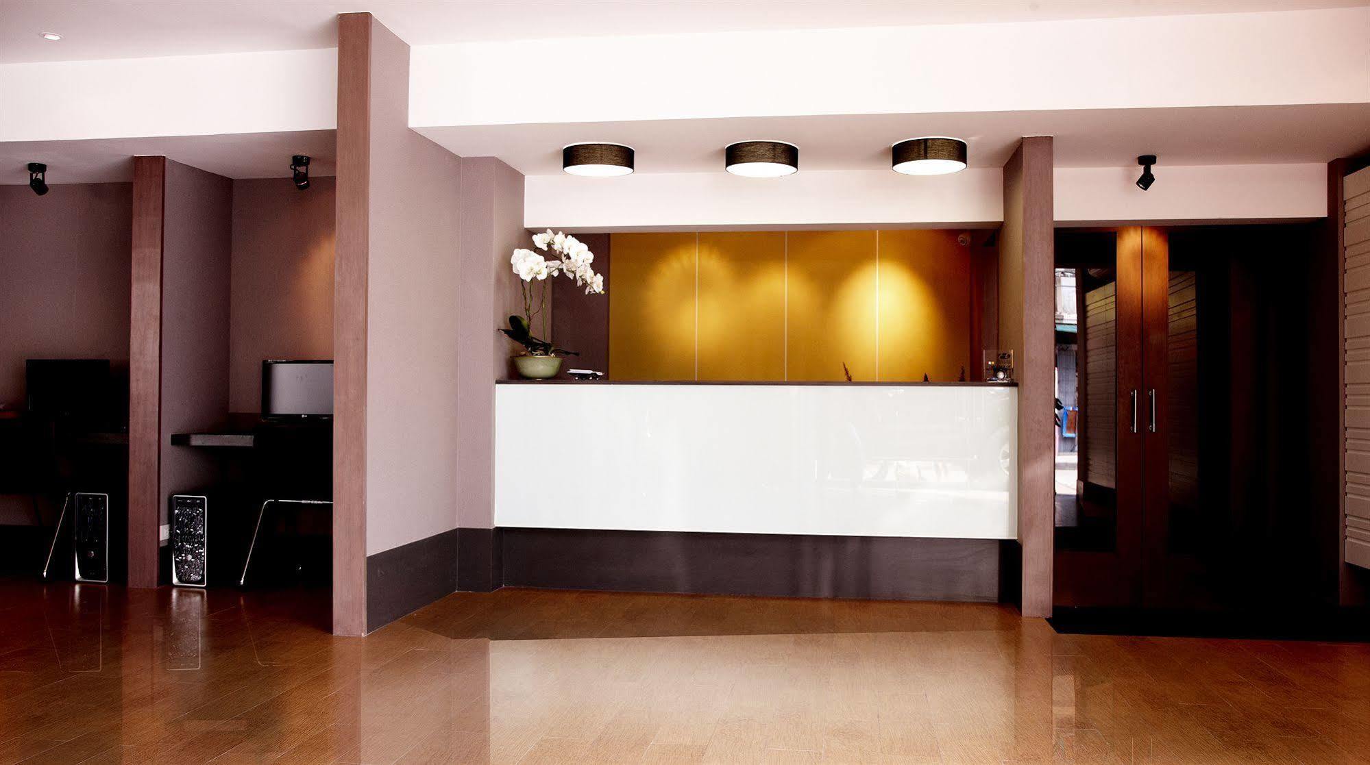 Poste 43 Residence Bangkok Bagian luar foto